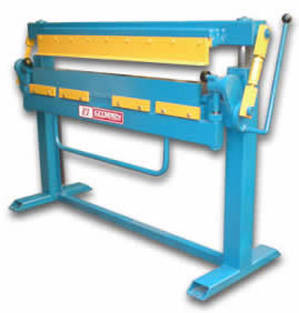 Sheet Metal Folding Machine comes with the option of plain or segmented upper bending beam for Box and Pan Folding